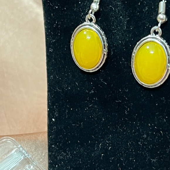 🔥🔥Fashion Jewelry Ladys Earrings A Mustard Gold Color With Silver Plating, Sty - Picture 4 of 11